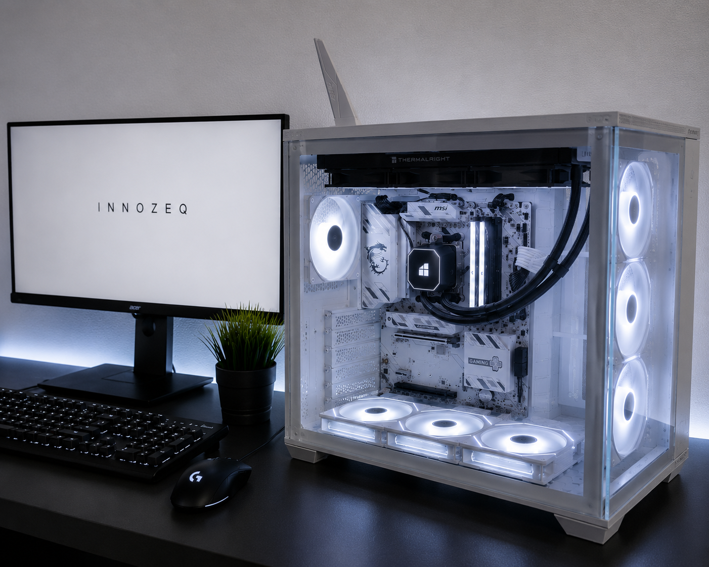 Individueller Gaming-PC mit weißem Gehäuse und RGB-Beleuchtung